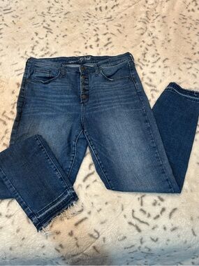 Universal Thread Dark Blue High-Rise Button-Fly Cropped Jeans